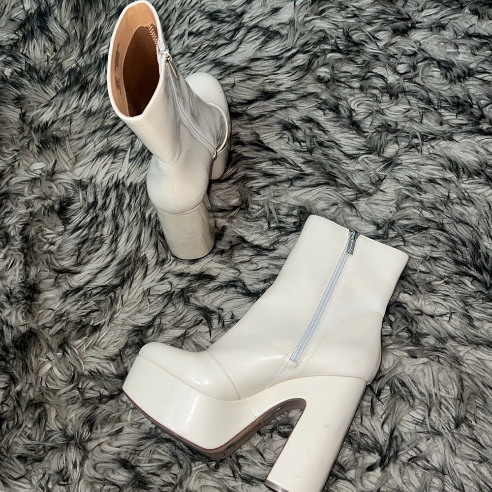 ☘️Jessica Simpson Cream Platform Ankle Boots - Picture 5 of 13